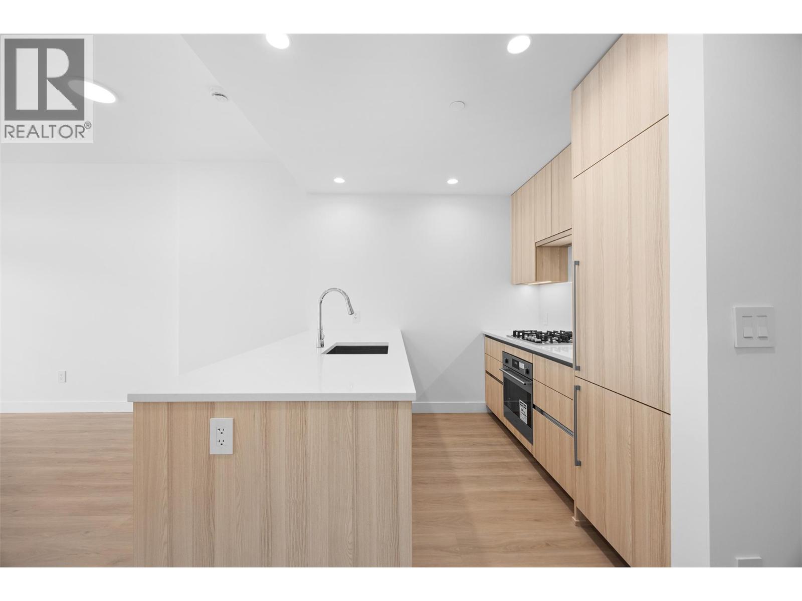 #1403 238 Leon Avenue - 6
