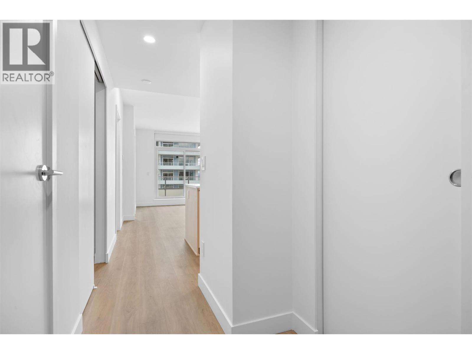 #1403 238 Leon Avenue - 4