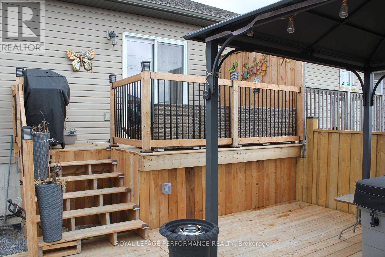 290 GLEN NORA DRIVE - 32