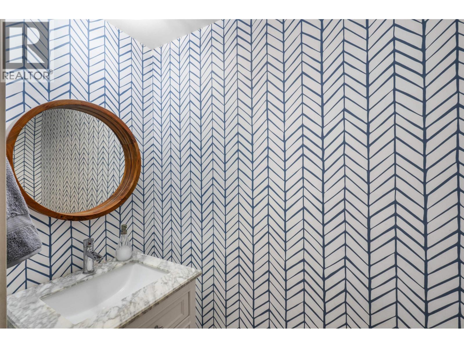 115 828 ROYAL AVENUE, New Westminster