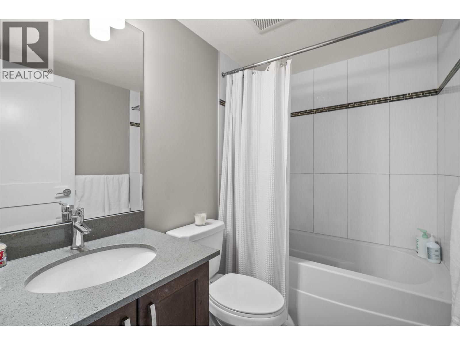 115 828 ROYAL AVENUE, New Westminster