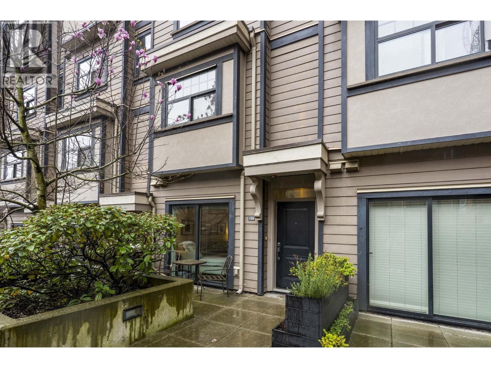 115 828 ROYAL AVENUE, New Westminster