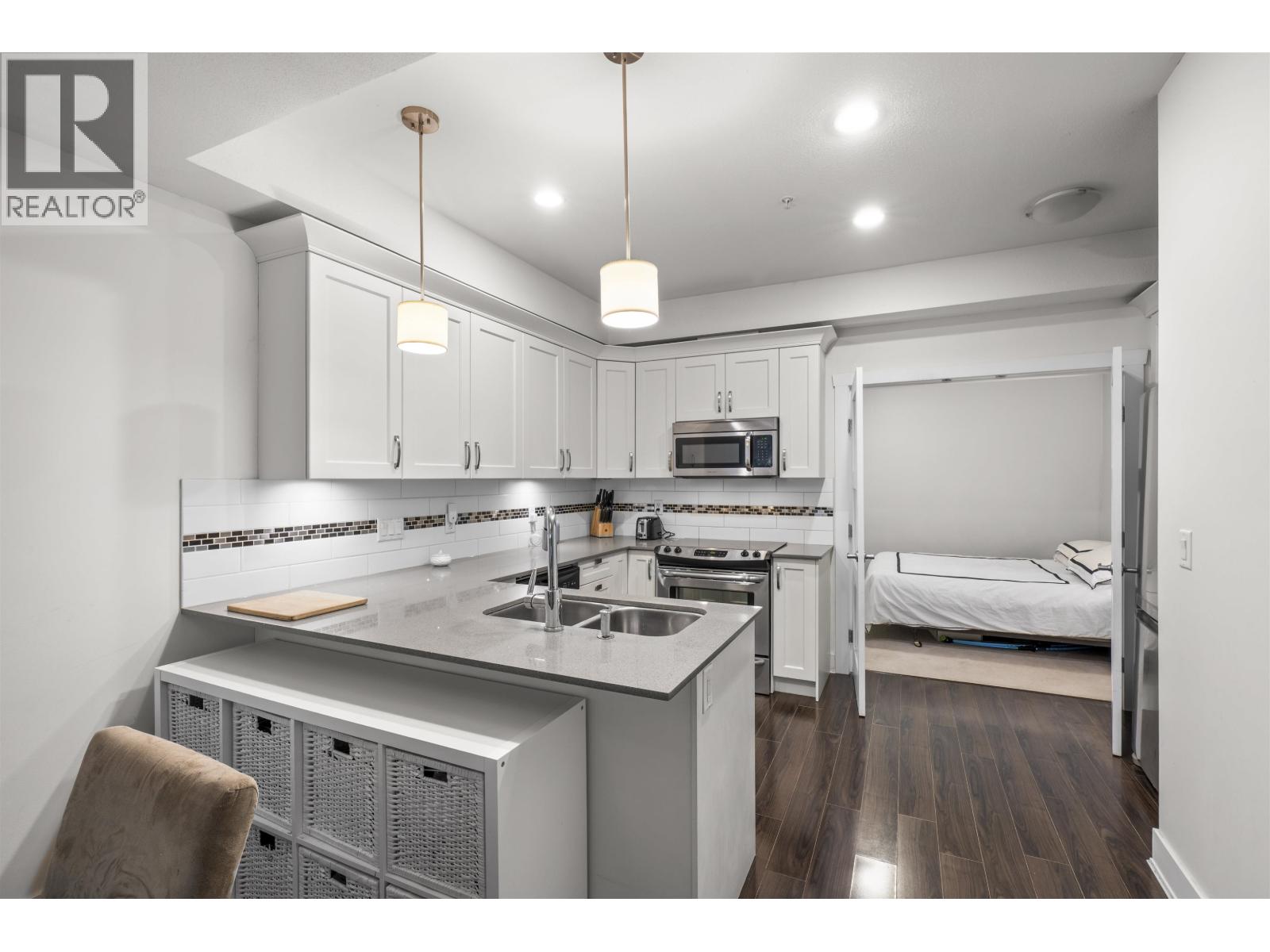 115 828 ROYAL AVENUE, New Westminster