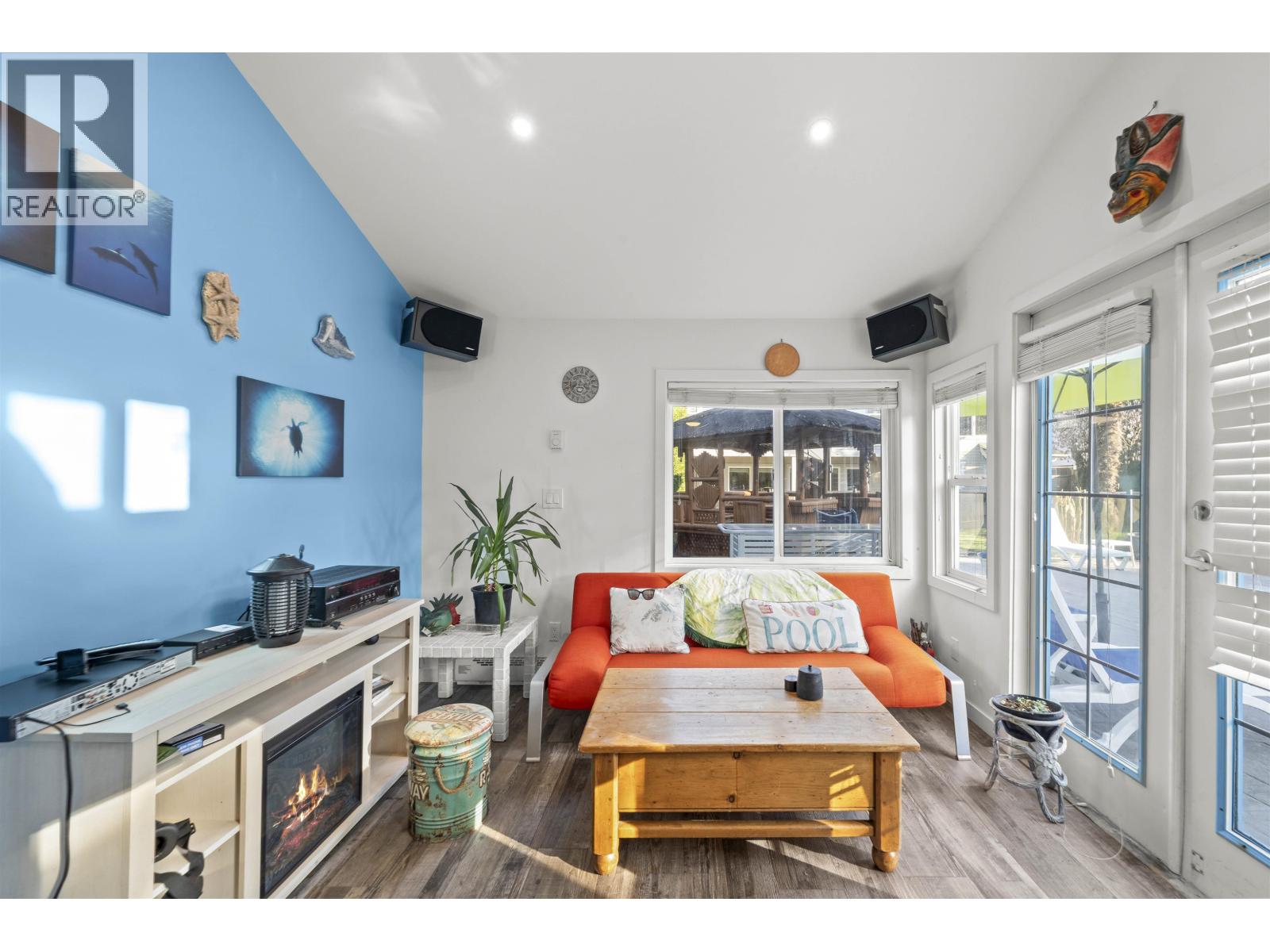 4935 FENTON DRIVE — photo 37