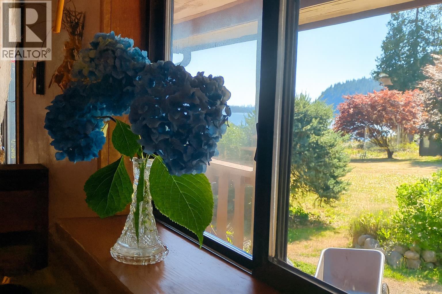 26 BRIGHTON BEACH, North Vancouver