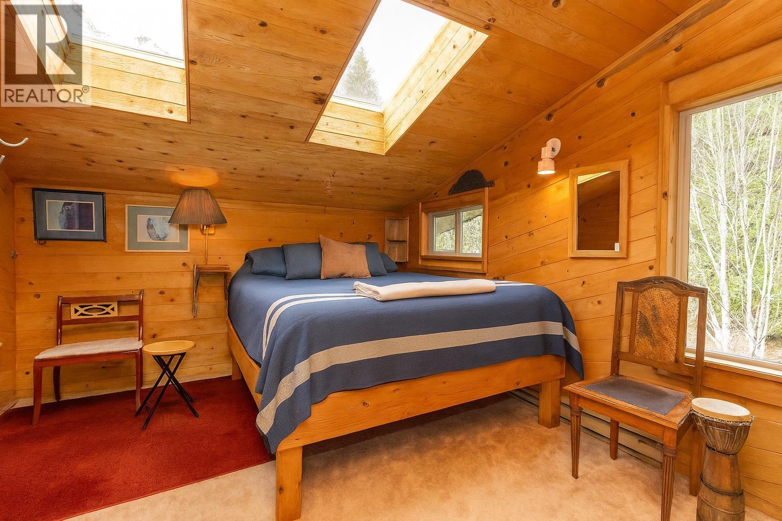 26 BRIGHTON BEACH, North Vancouver