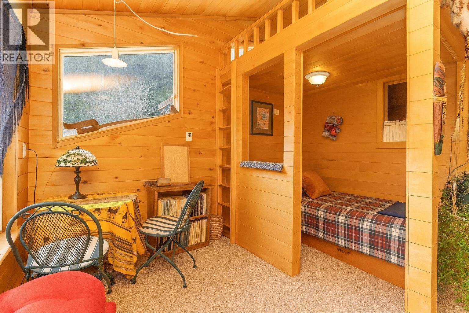 26 BRIGHTON BEACH, North Vancouver