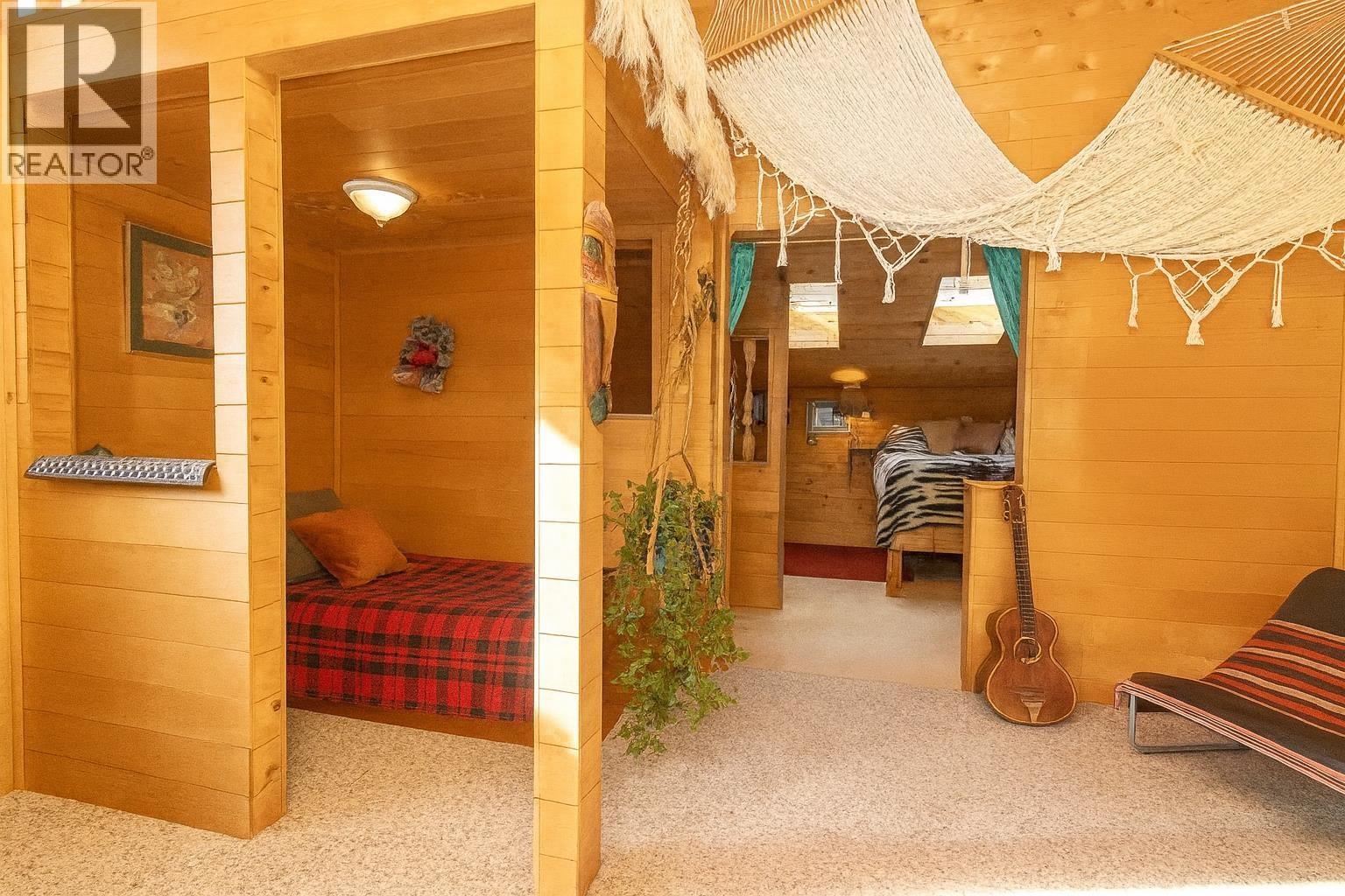 26 BRIGHTON BEACH, North Vancouver