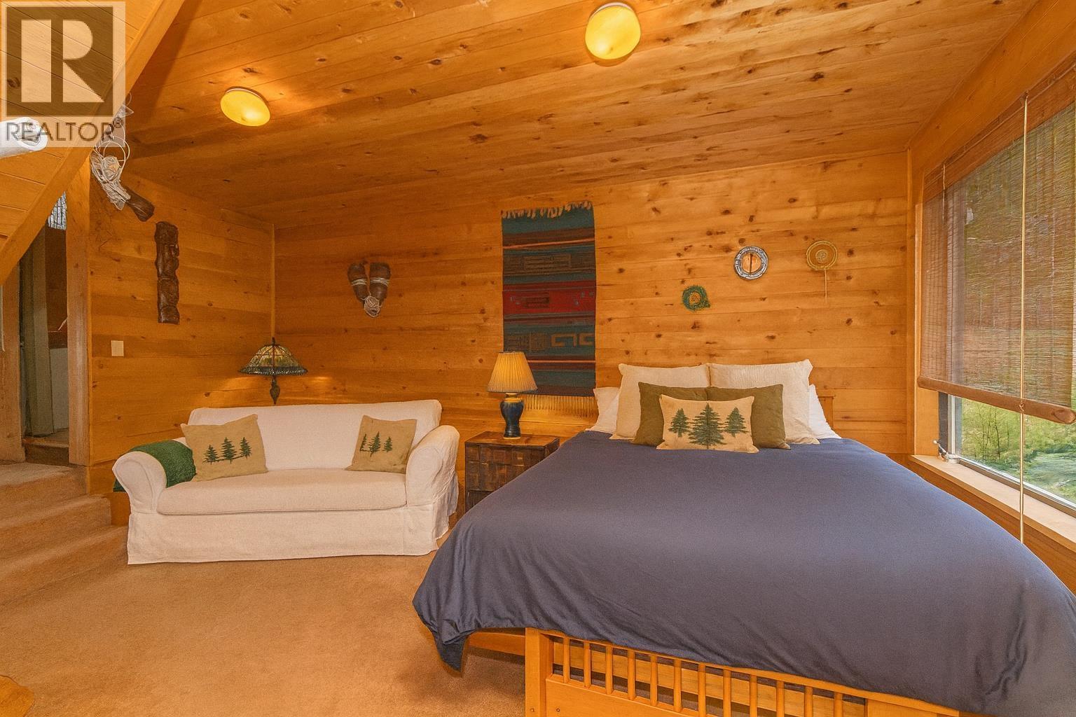 26 BRIGHTON BEACH, North Vancouver