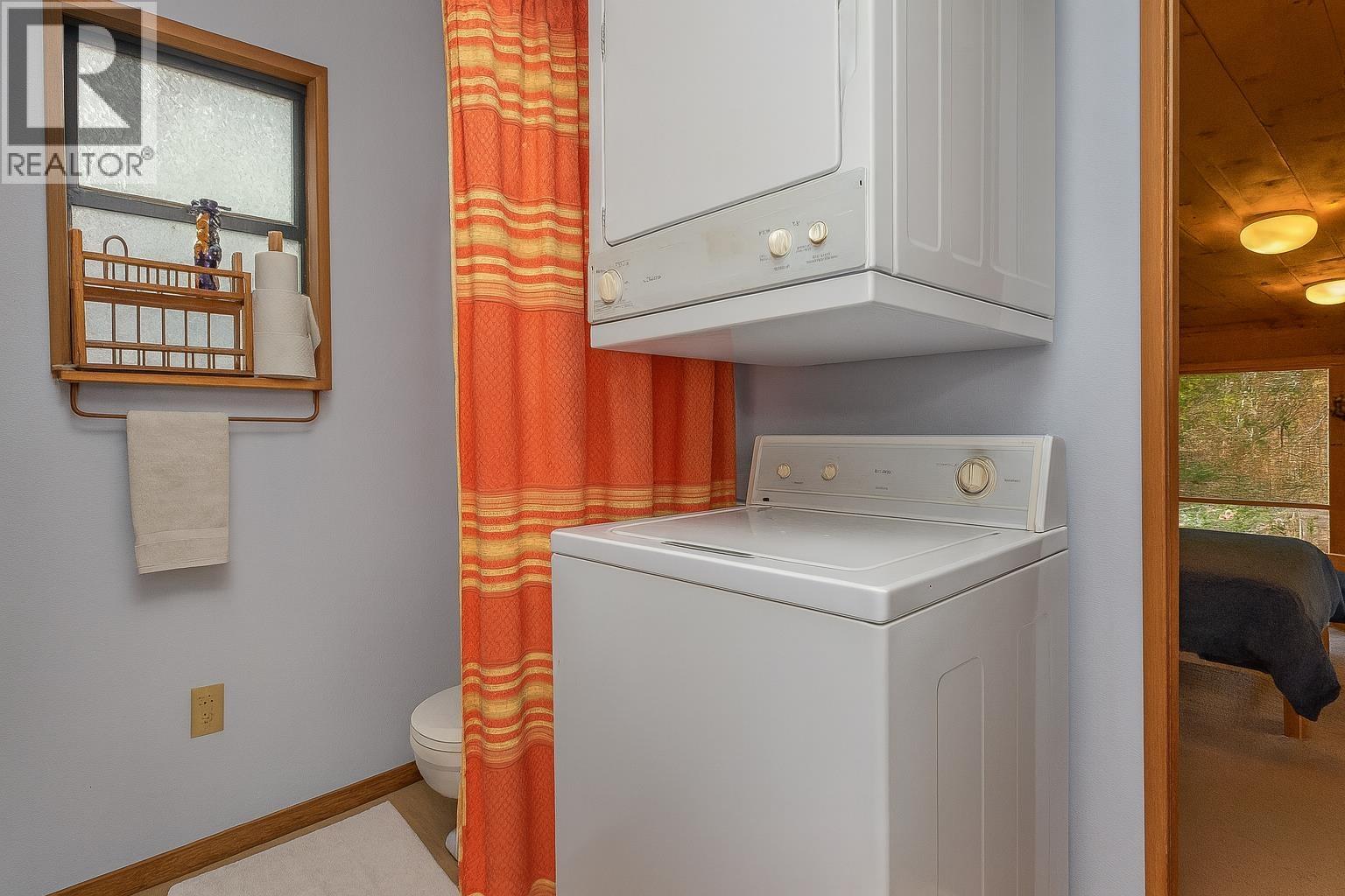 26 BRIGHTON BEACH, North Vancouver