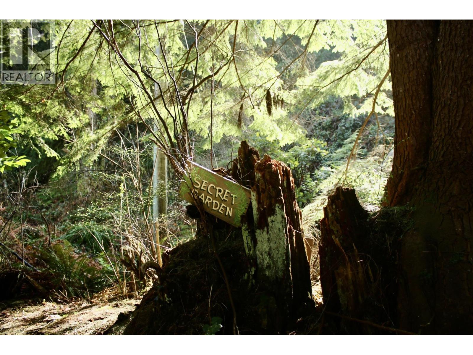 26 BRIGHTON BEACH, North Vancouver