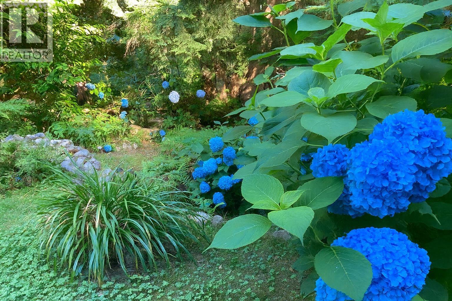 26 BRIGHTON BEACH, North Vancouver