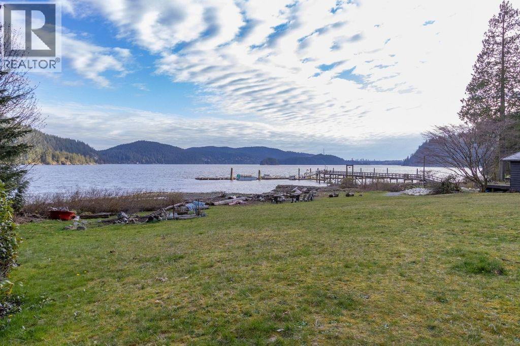 26 BRIGHTON BEACH, North Vancouver