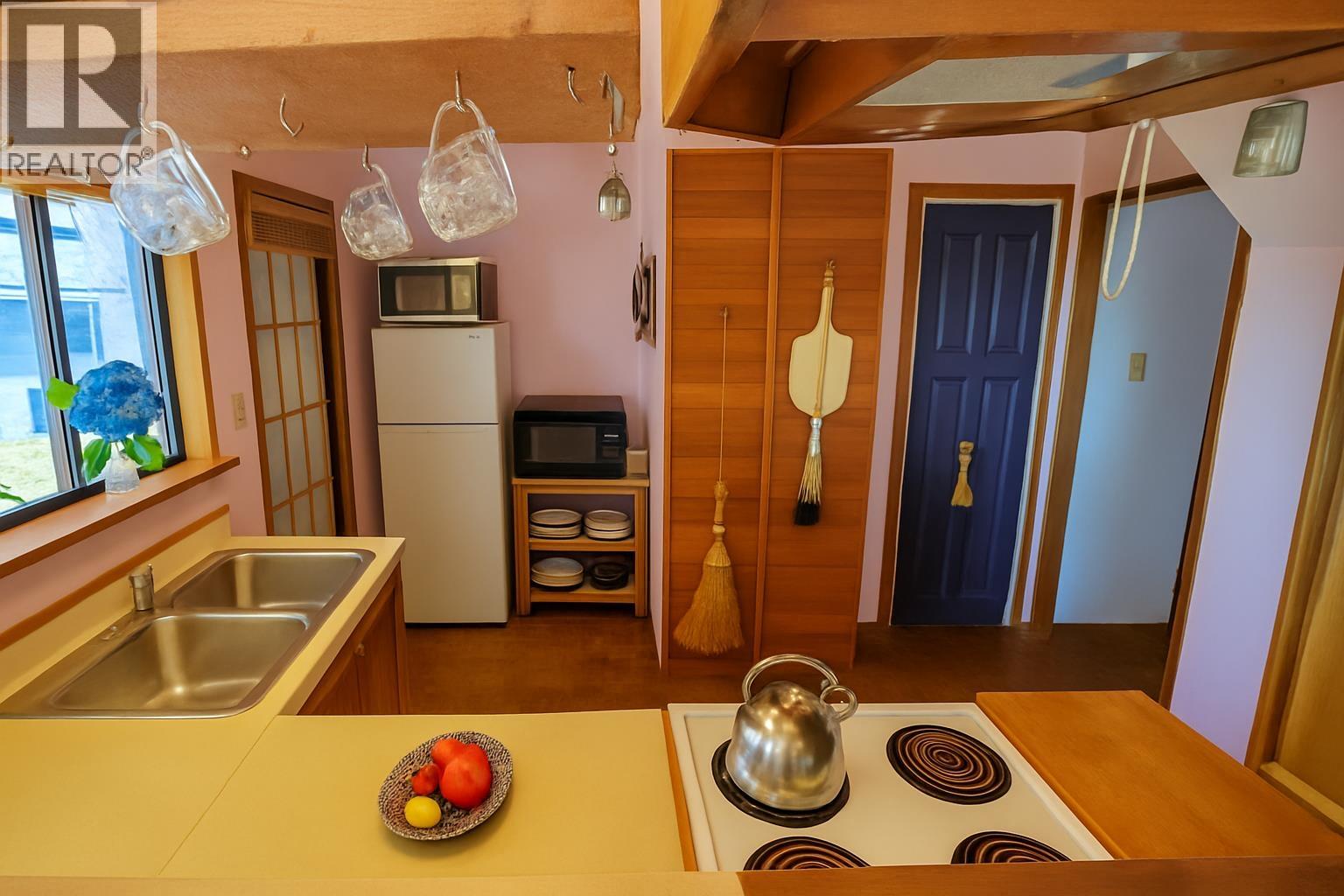 26 BRIGHTON BEACH, North Vancouver