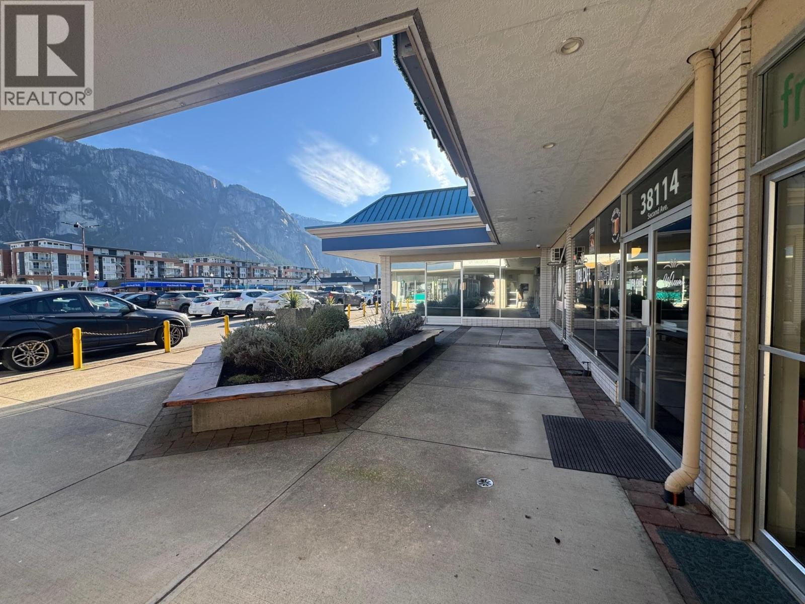 38114 2ND AVENUE, Squamish