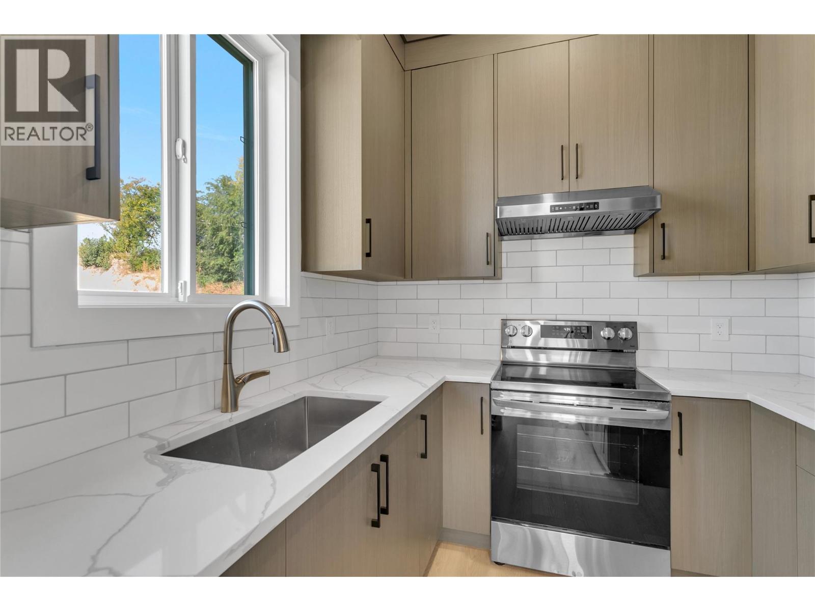 1176 Hume Avenue, Kelowna