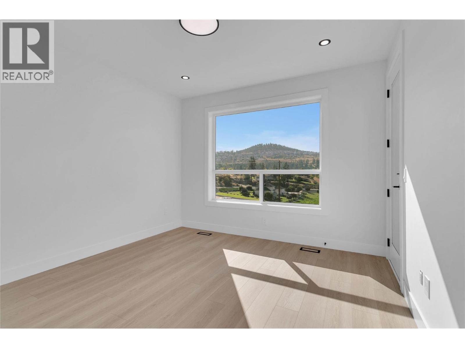 1176 Hume Avenue, Kelowna