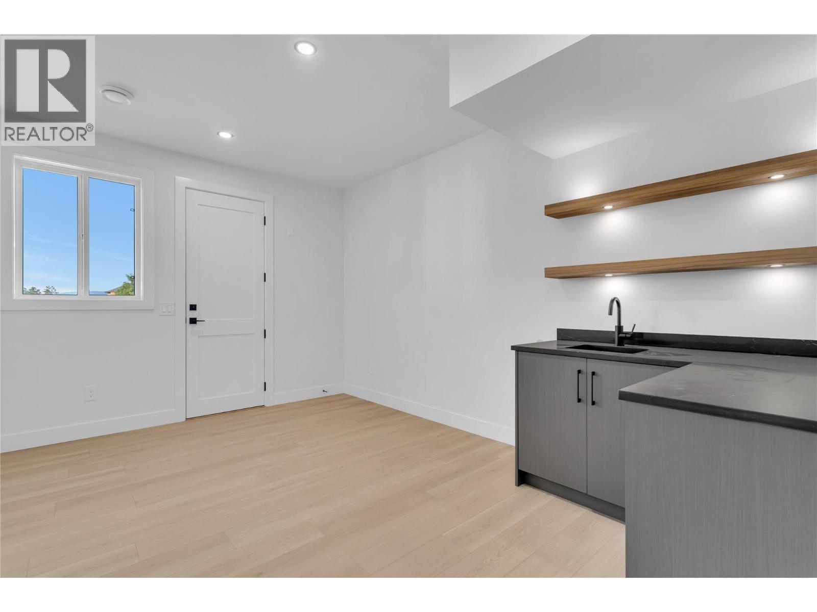 1176 Hume Avenue, Kelowna