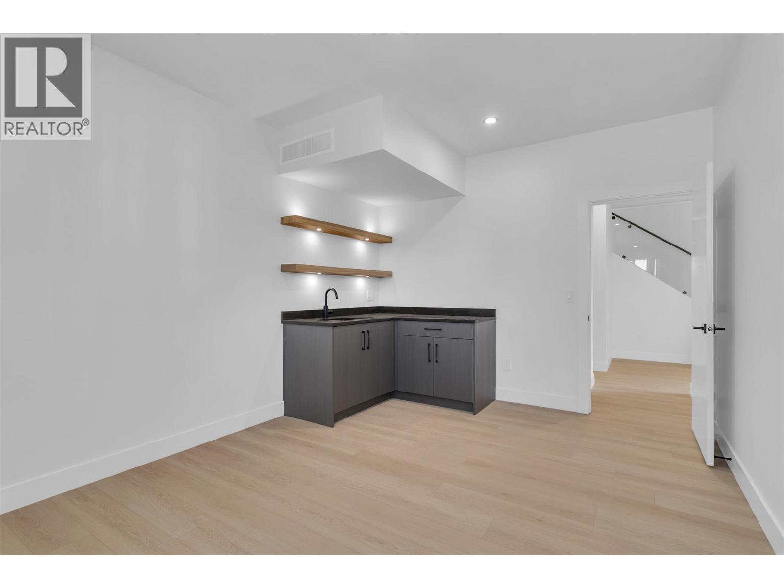 1176 Hume Avenue, Kelowna