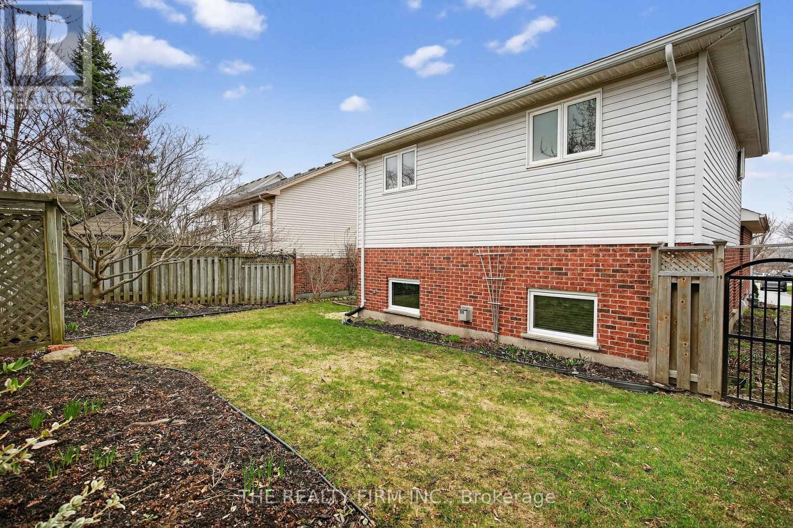 18 EULA WHITE PLACE Property Photo