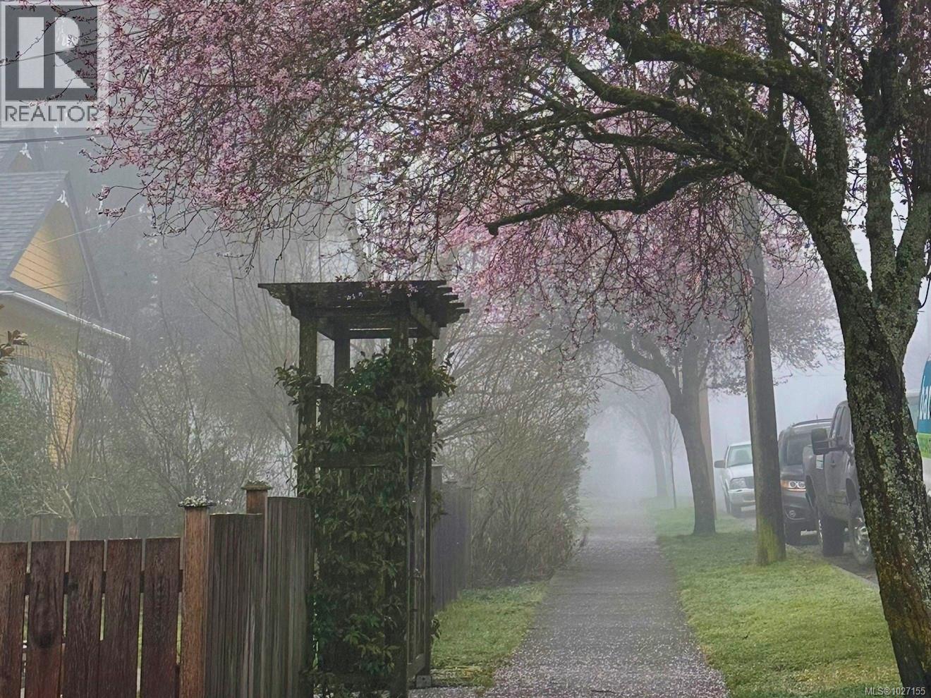 #405 240 MILTON ST - 32