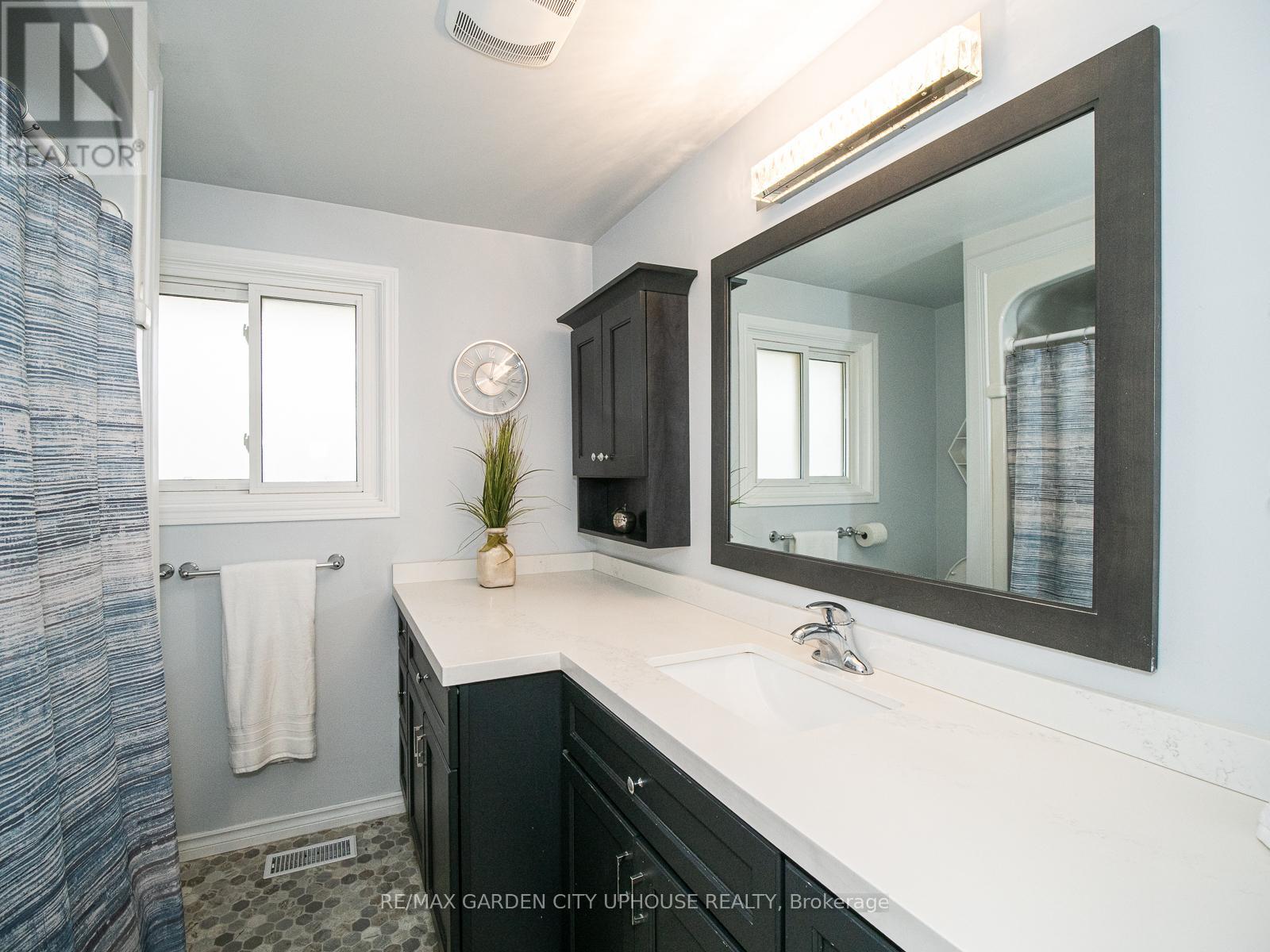 46 STRATHCONA DRIVE - 14