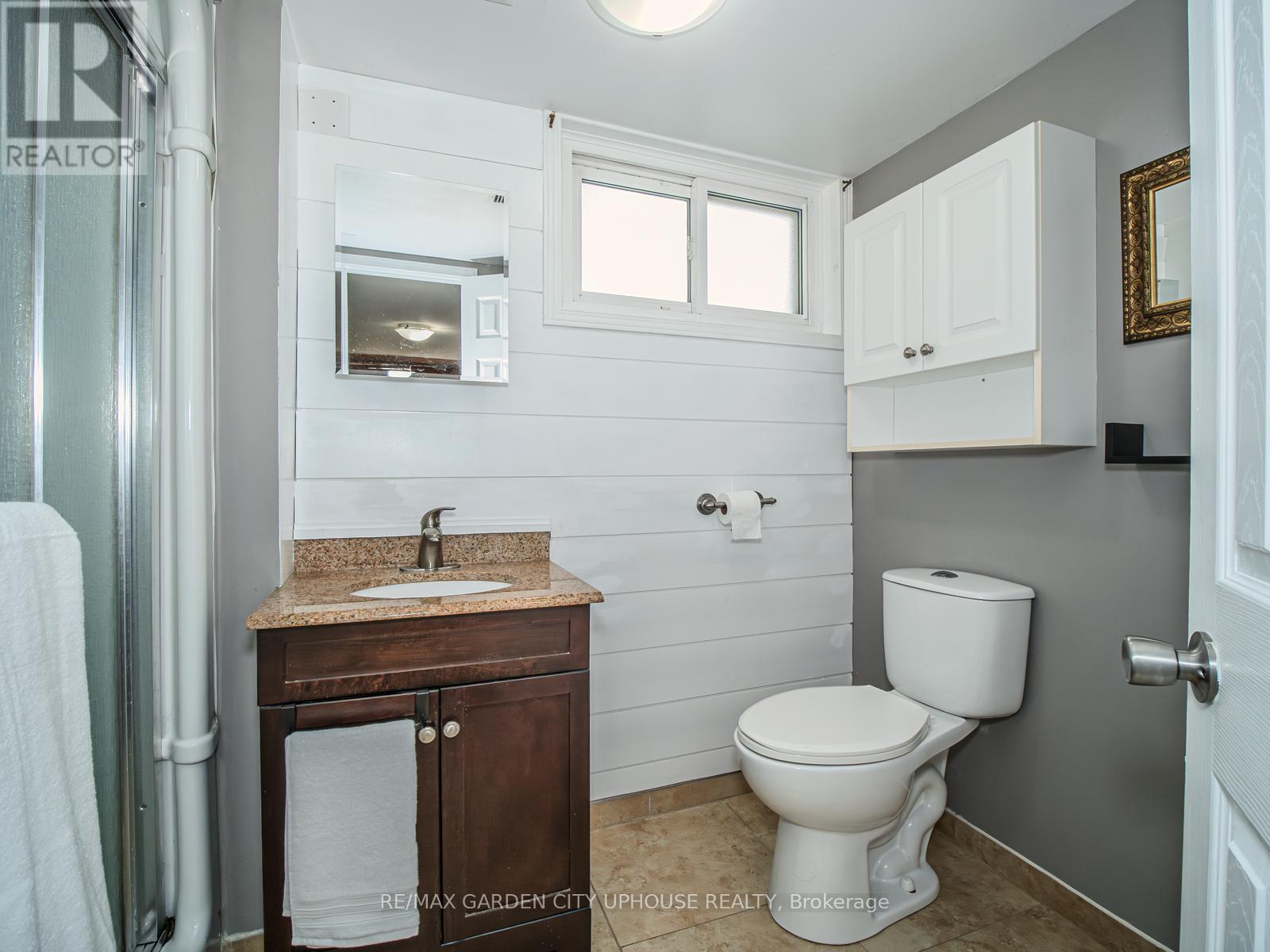 46 STRATHCONA DRIVE - 19