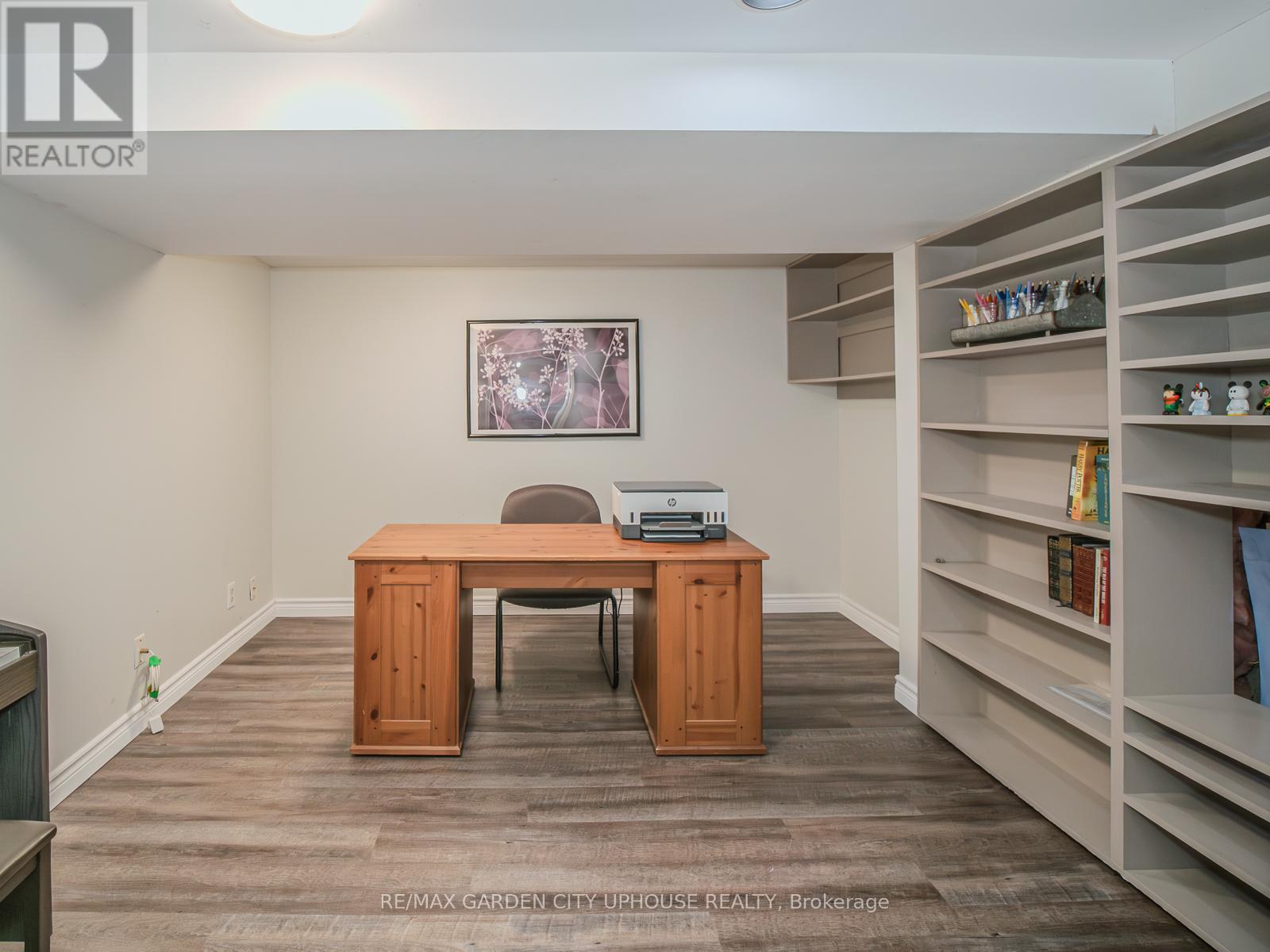 46 STRATHCONA DRIVE - 20