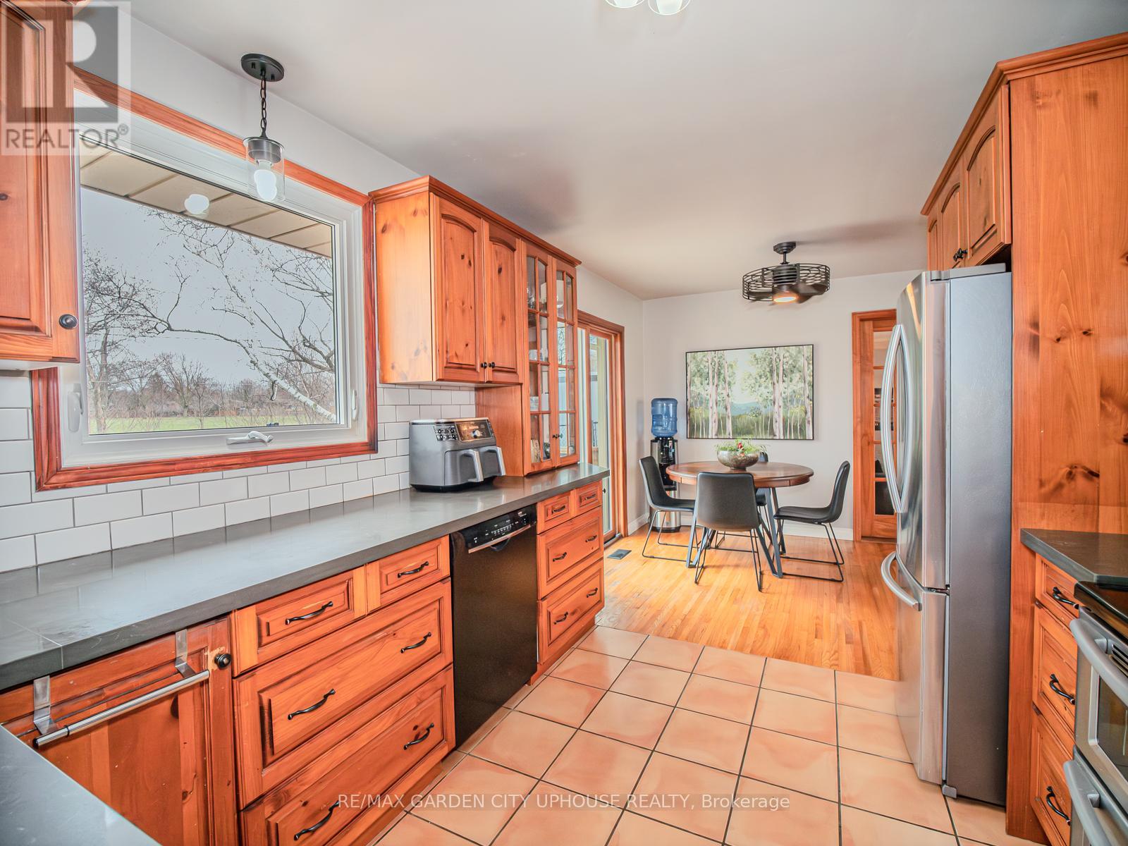 46 STRATHCONA DRIVE - 7
