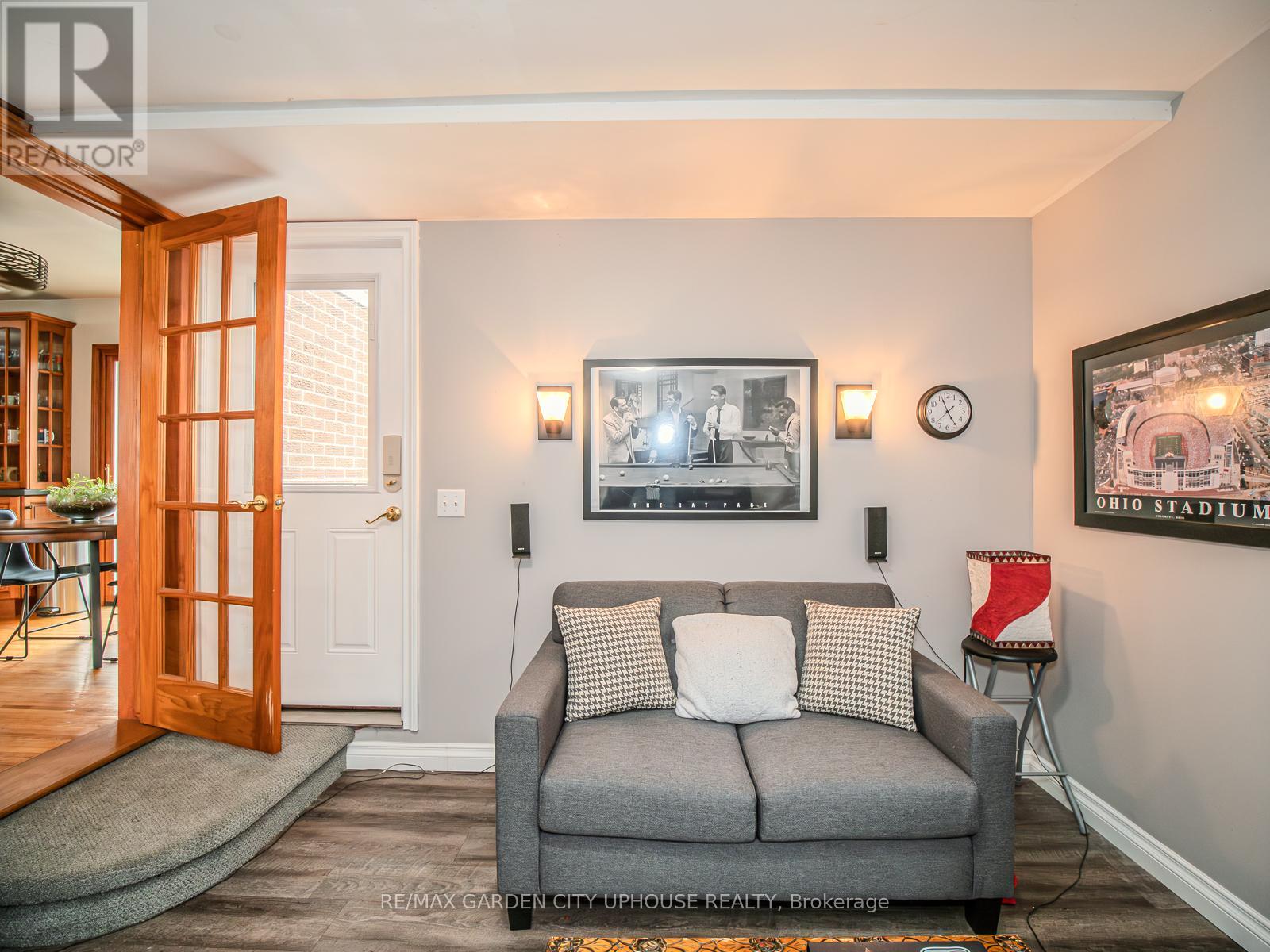 46 STRATHCONA DRIVE - 9