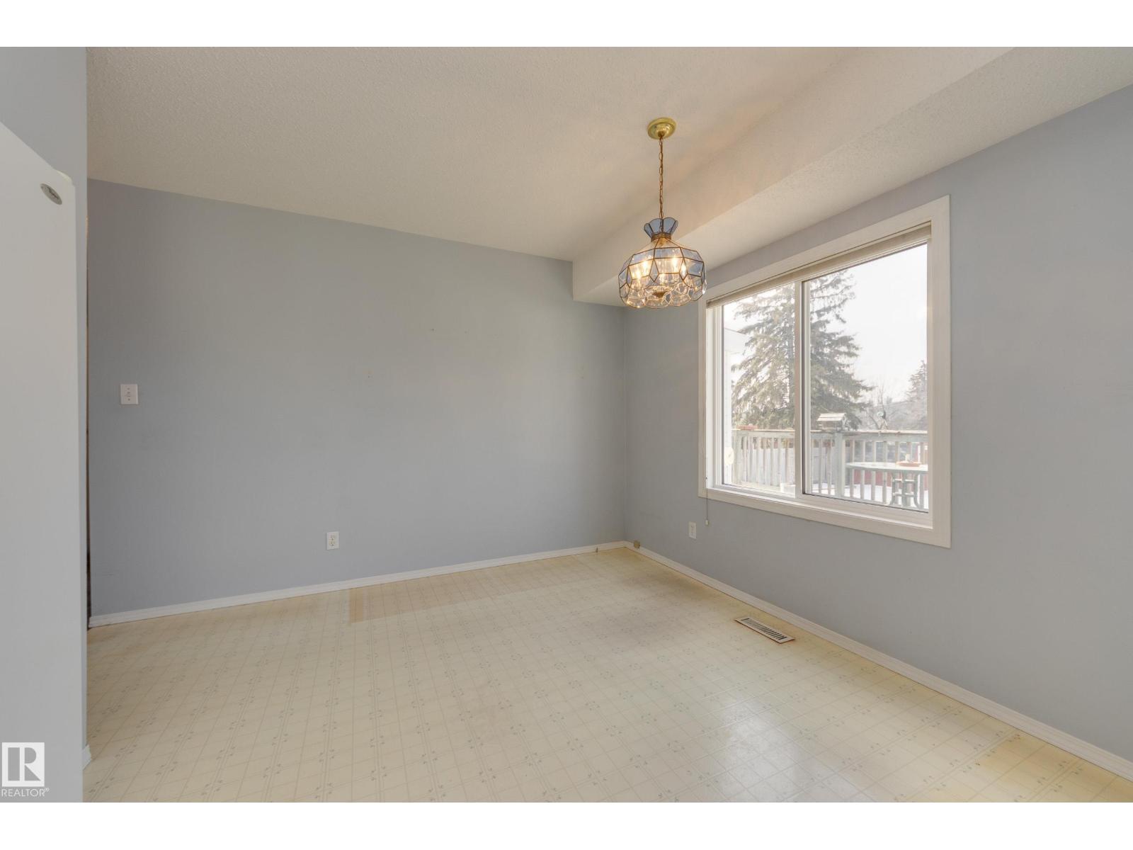 2058 74 ST NW, Edmonton