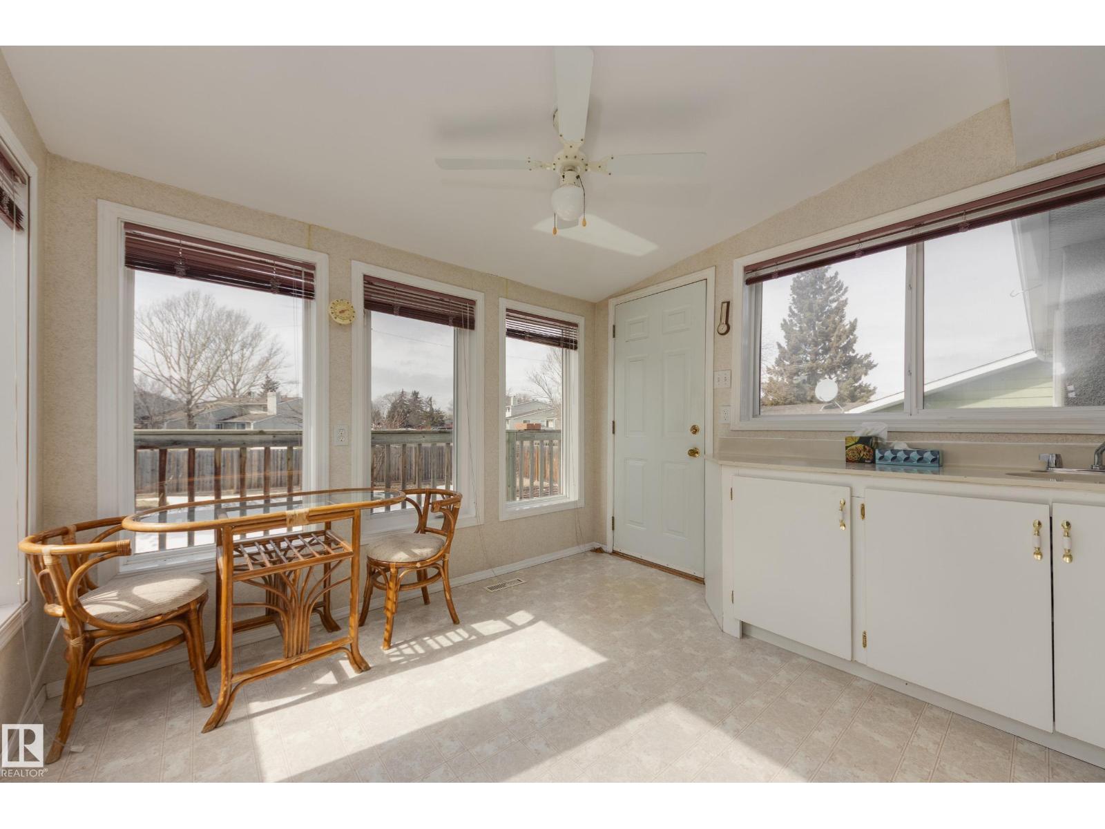 2058 74 ST NW, Edmonton