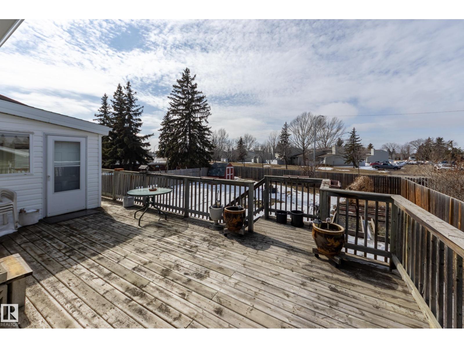 2058 74 ST NW, Edmonton