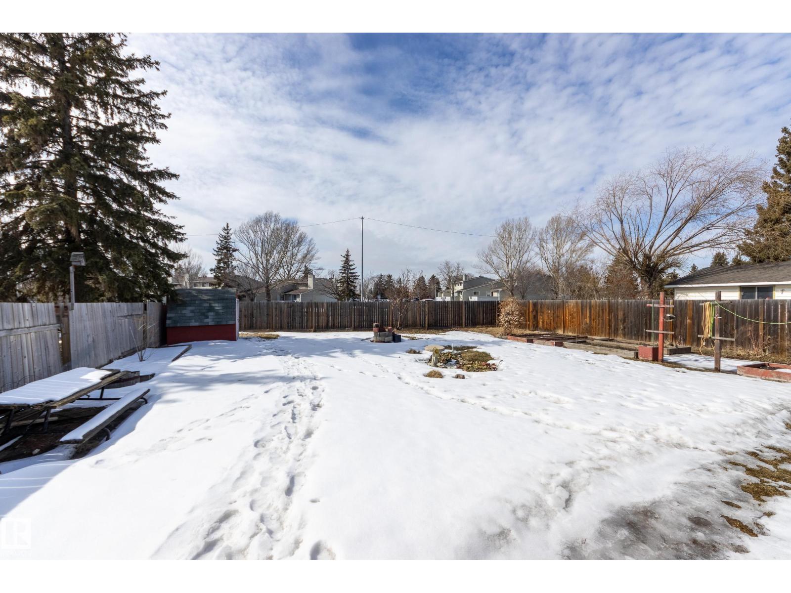 2058 74 ST NW, Edmonton