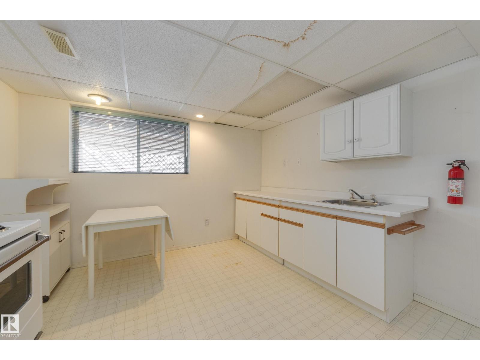 2058 74 ST NW, Edmonton