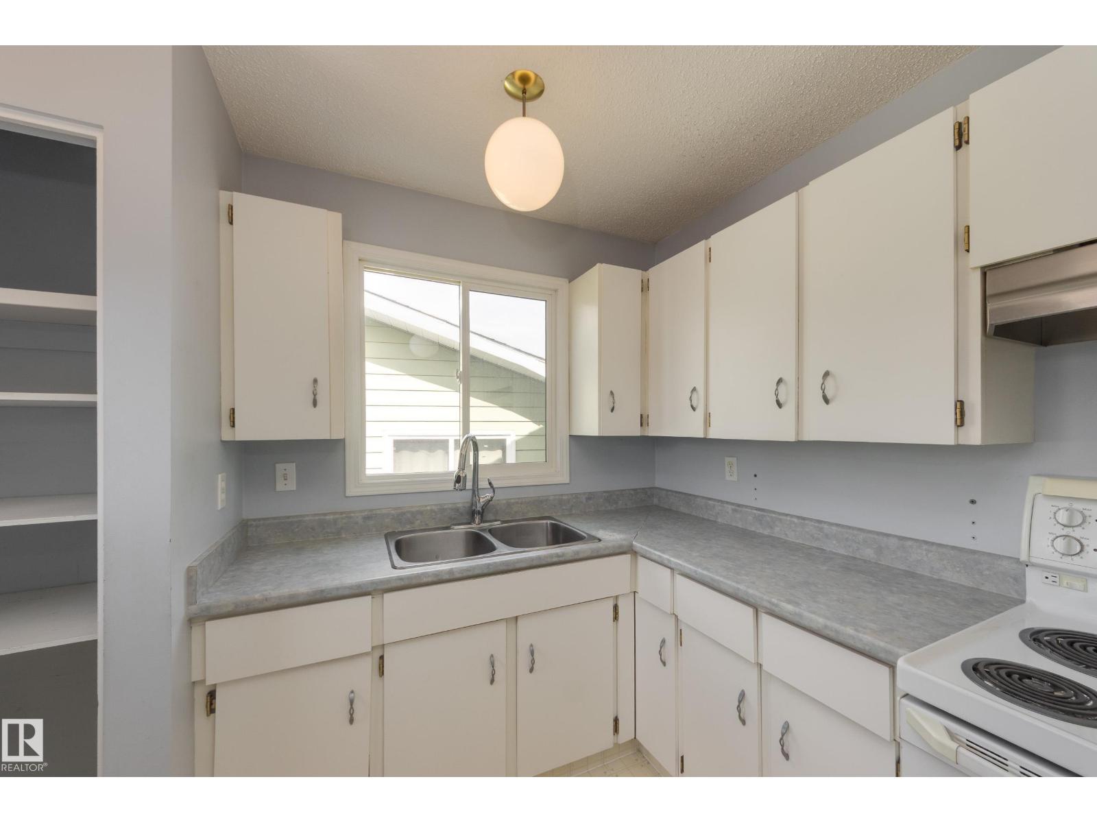 2058 74 ST NW, Edmonton