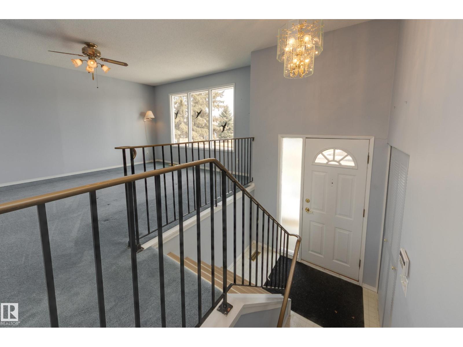 2058 74 ST NW, Edmonton