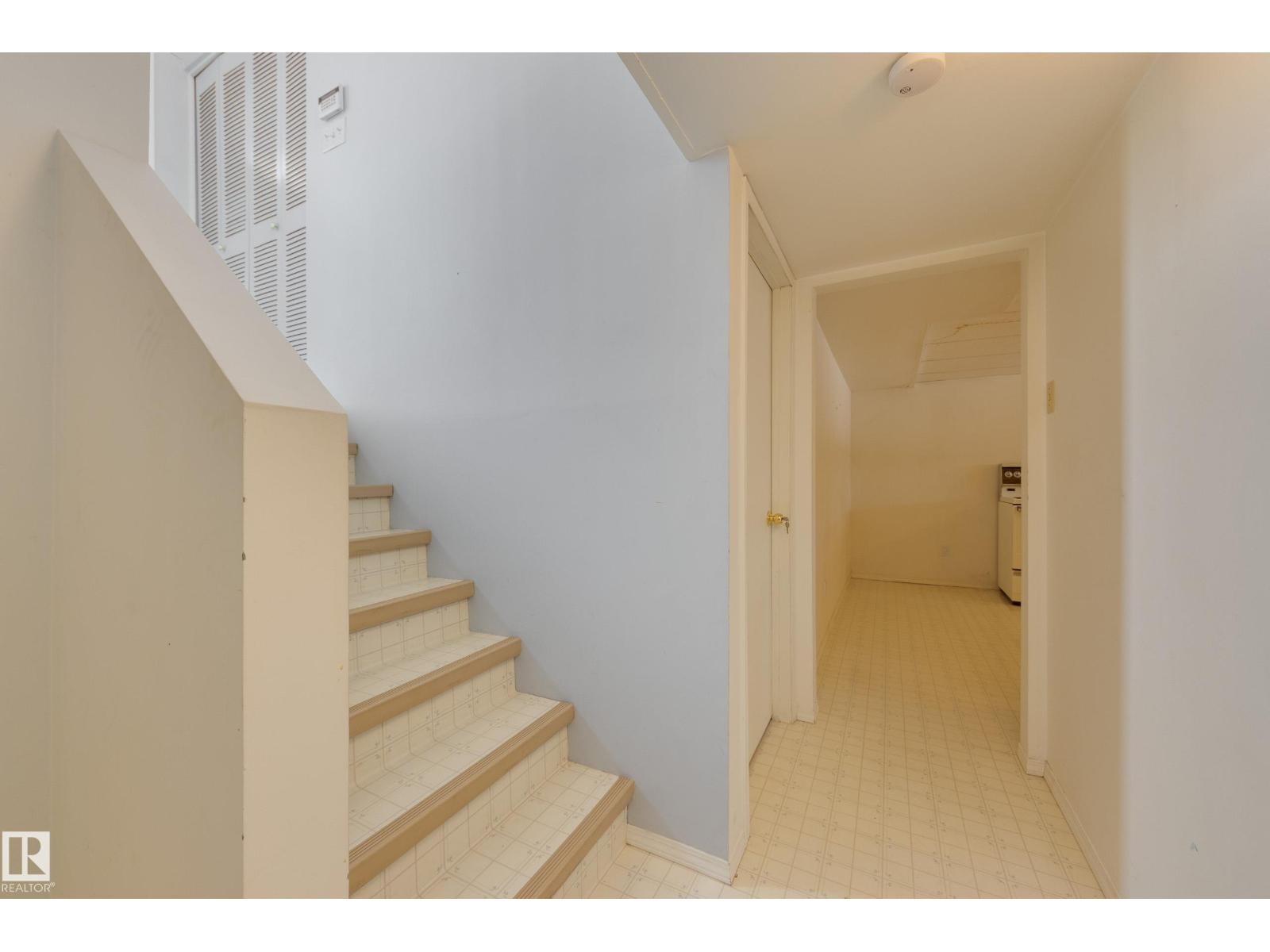 2058 74 ST NW, Edmonton