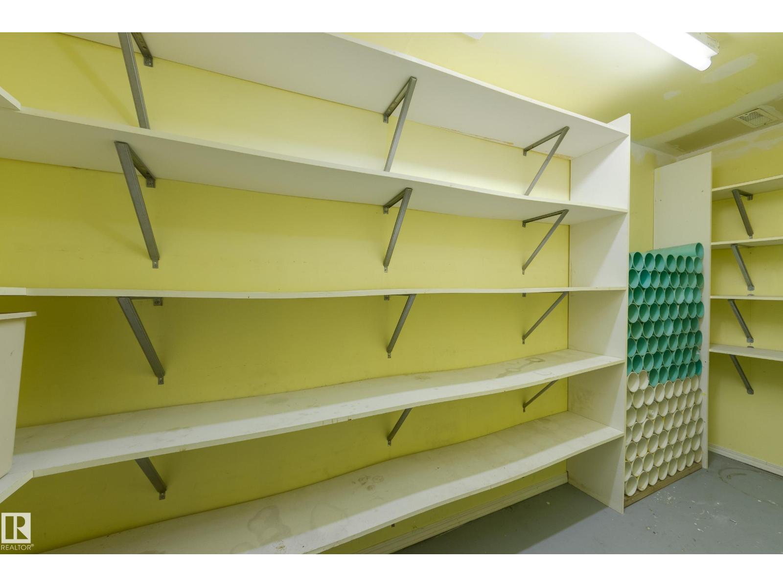 2058 74 ST NW, Edmonton