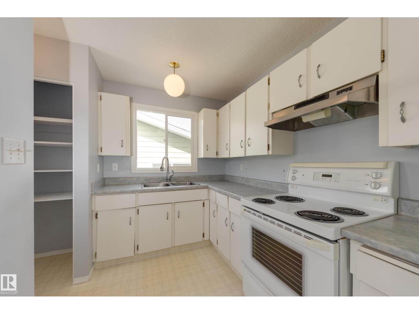 2058 74 ST NW, Edmonton