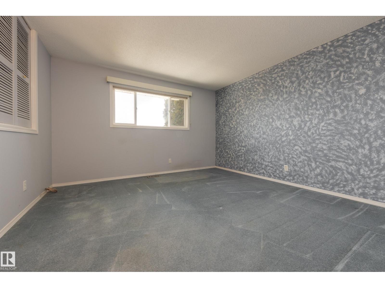 2058 74 ST NW, Edmonton