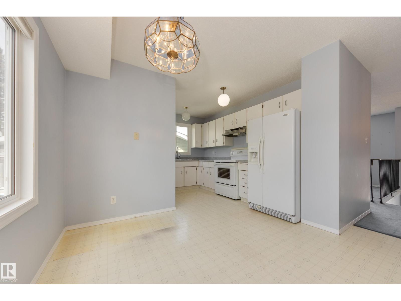 2058 74 ST NW, Edmonton