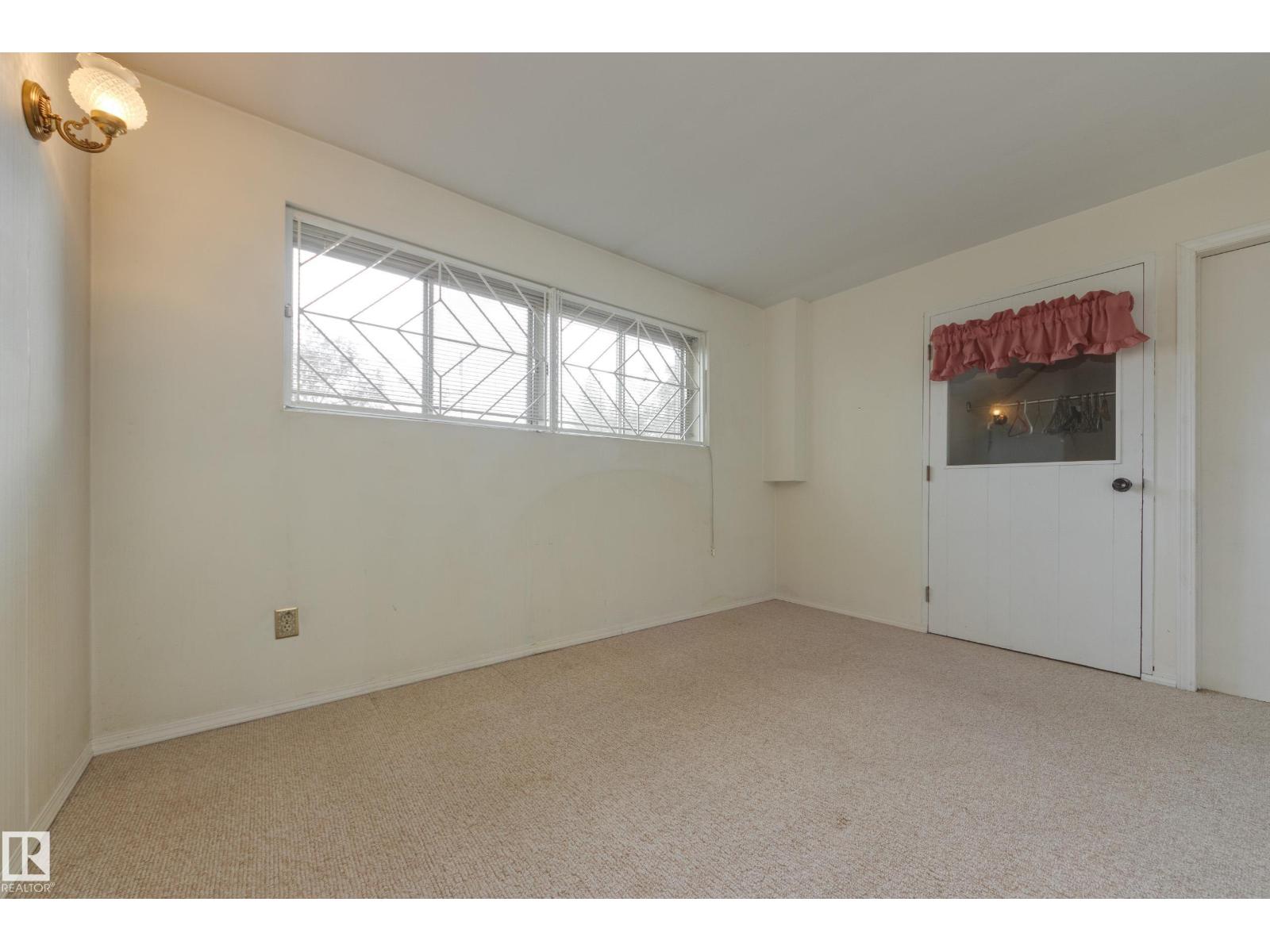 2058 74 ST NW, Edmonton