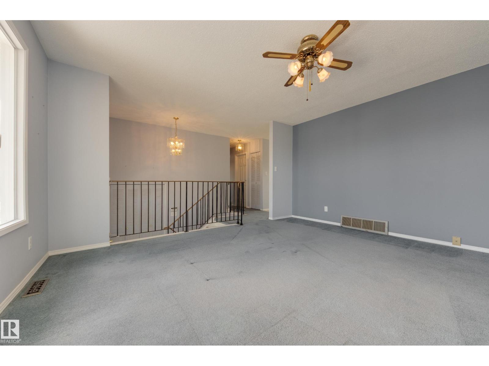 2058 74 ST NW, Edmonton