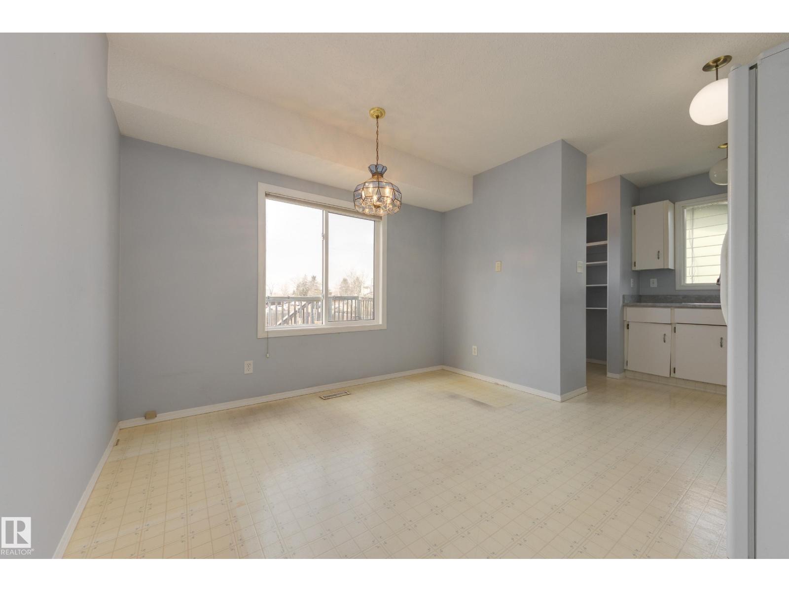 2058 74 ST NW, Edmonton