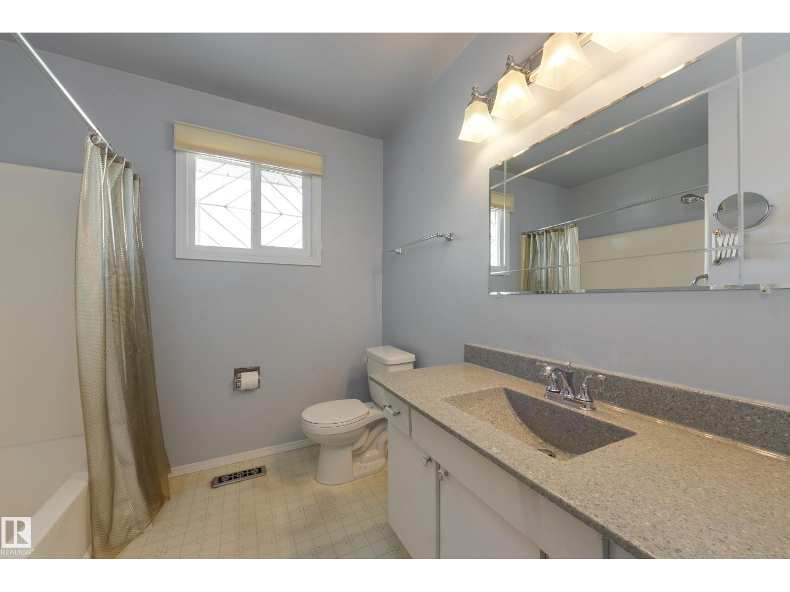 2058 74 ST NW, Edmonton