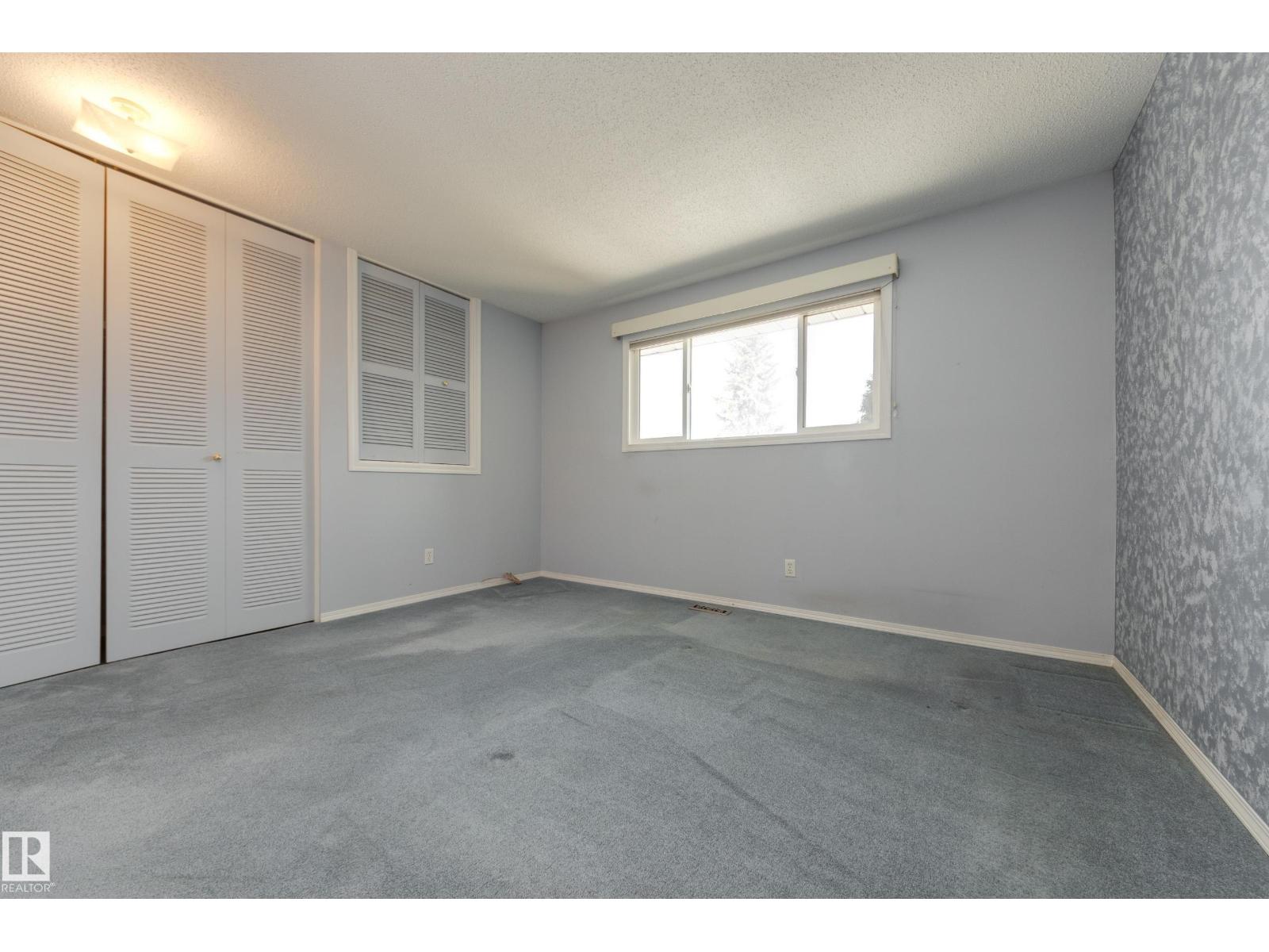 2058 74 ST NW, Edmonton