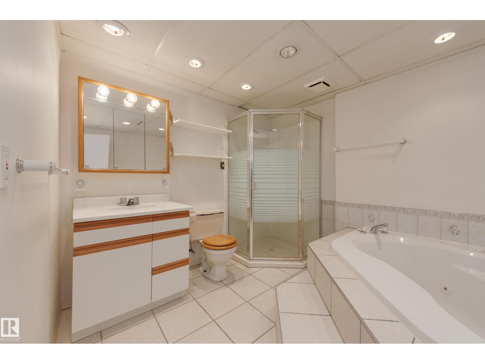 2058 74 ST NW, Edmonton