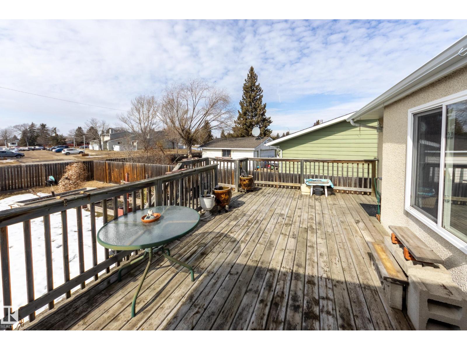 2058 74 ST NW, Edmonton