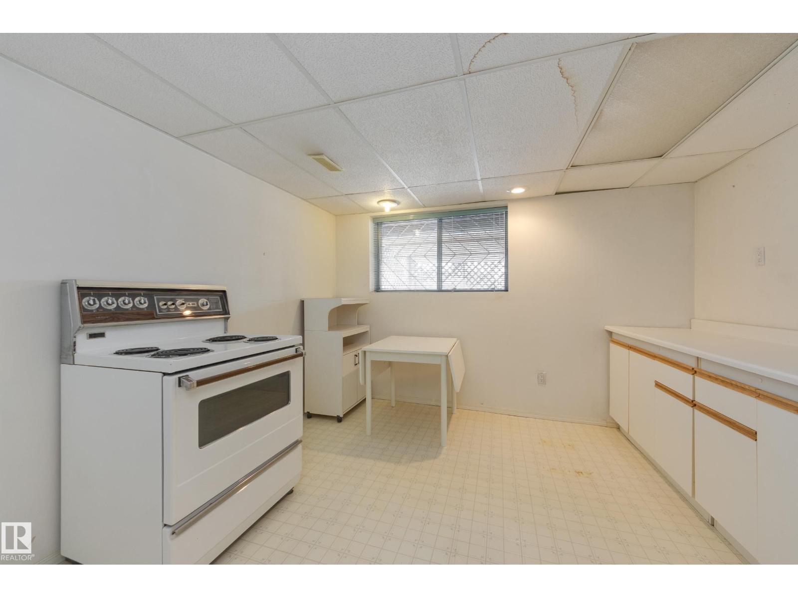 2058 74 ST NW, Edmonton